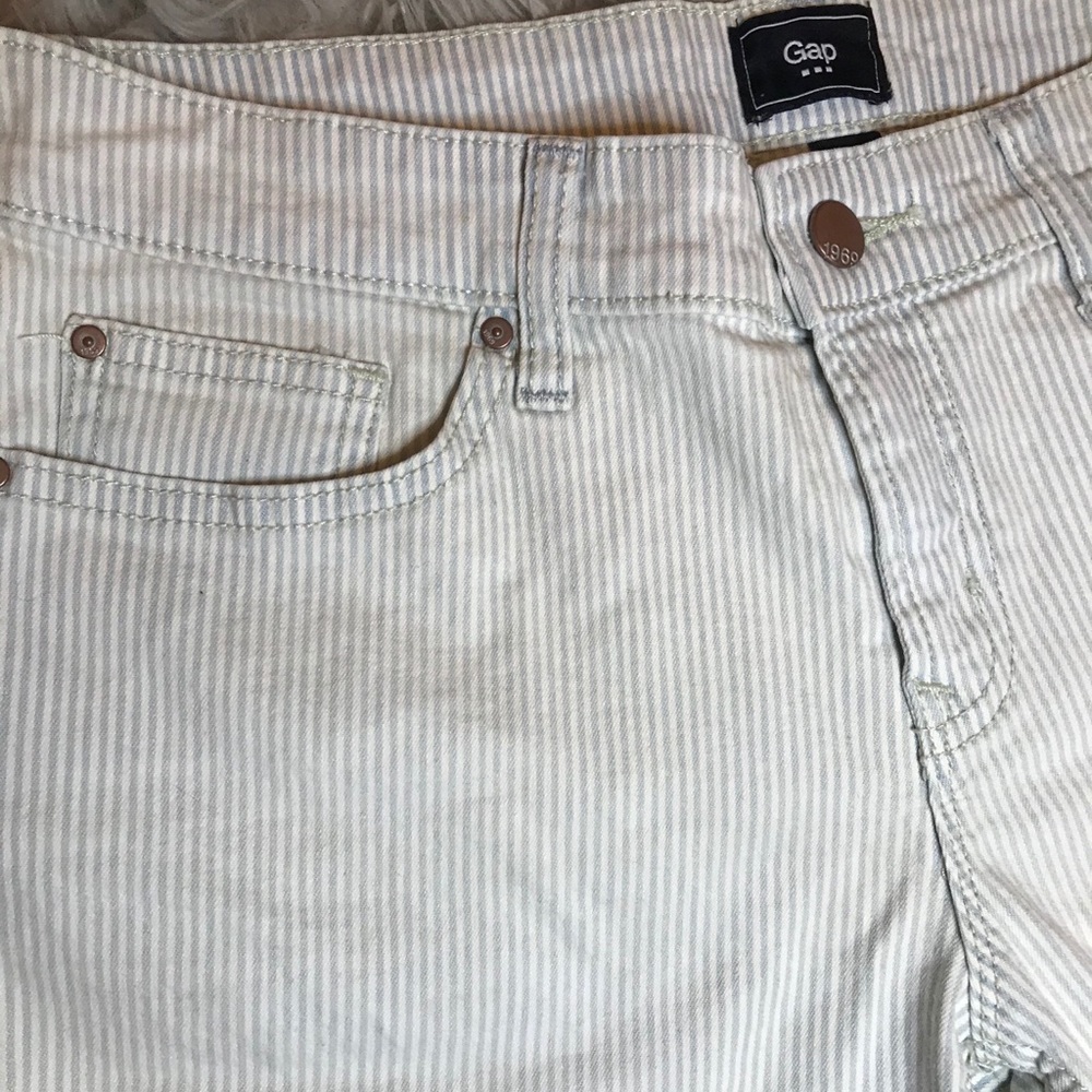 Shorts - Picture 2 of 3